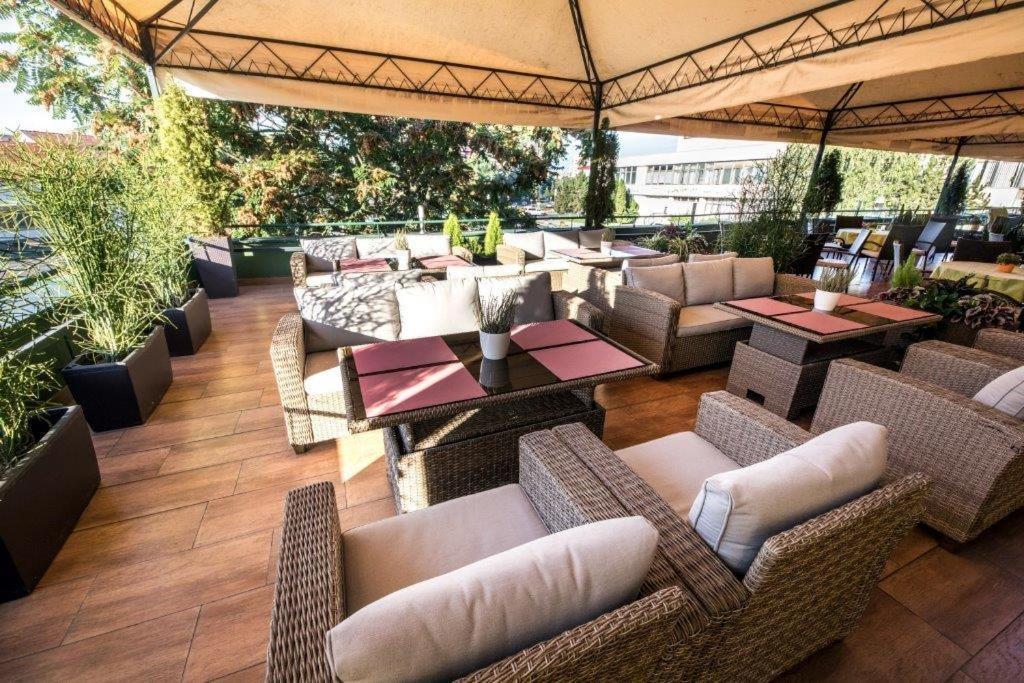Hotel Zlaty Byk Rimaszombat Kültér fotó